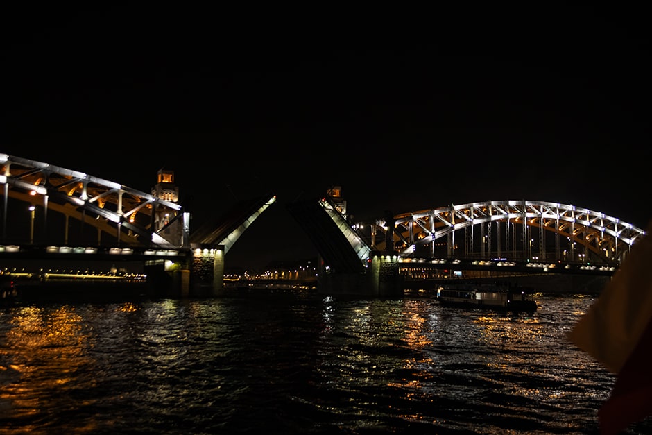 @nevatrip. Теплоход под развод мостов