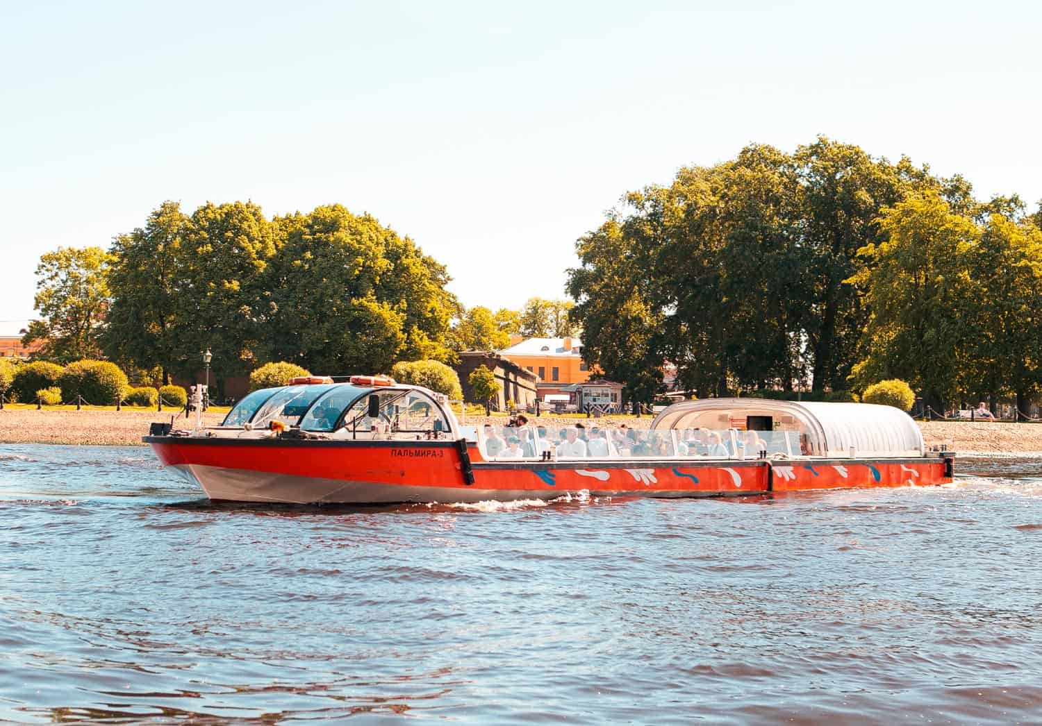 Обзорная экскурсия по рекам и каналам с остановками Hop On Hop Off