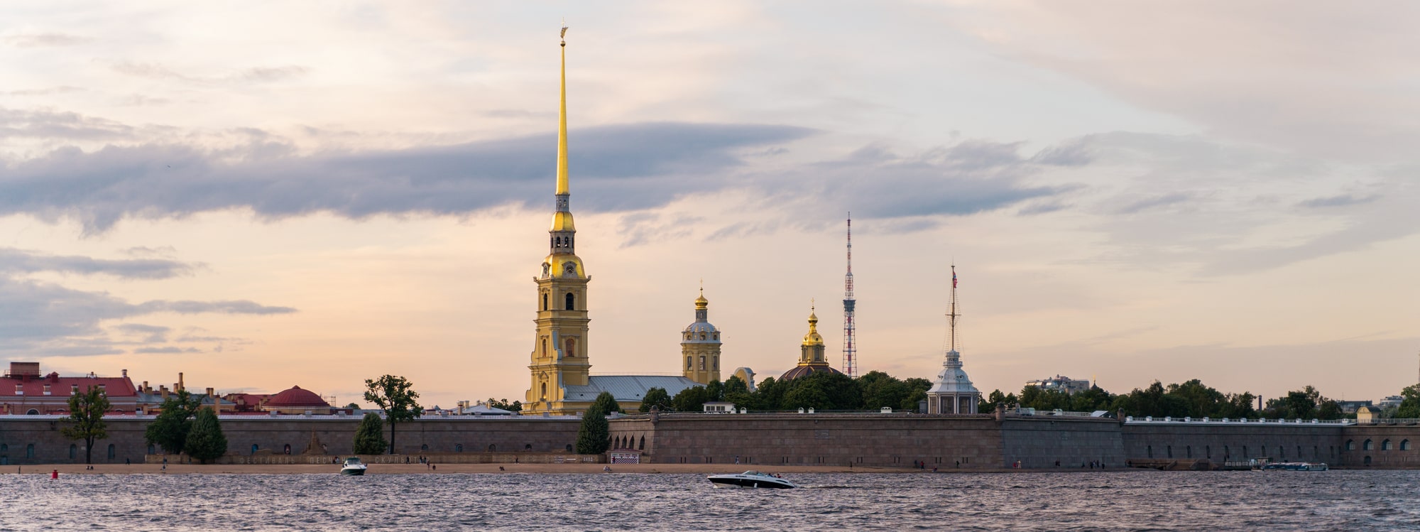Обзорная экскурсия по Санкт-Петербургу на теплоходе и автобусе