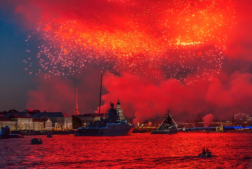 Салют в День ВМФ 2025 на двухпалубном теплоходе