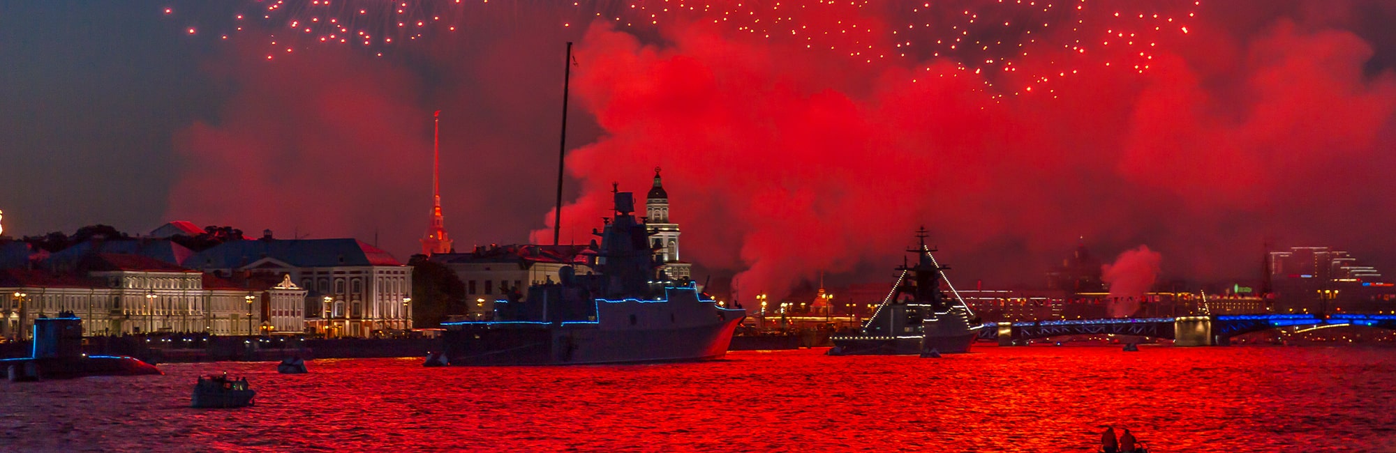 Салют в День ВМФ 2025 на двухпалубном теплоходе