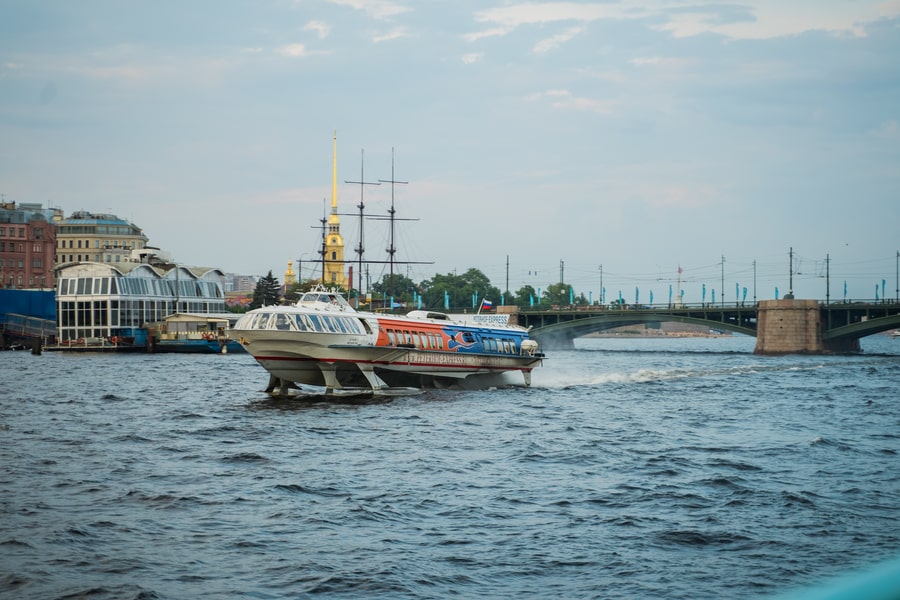 Метеор из Петергофа в Санкт-Петербург