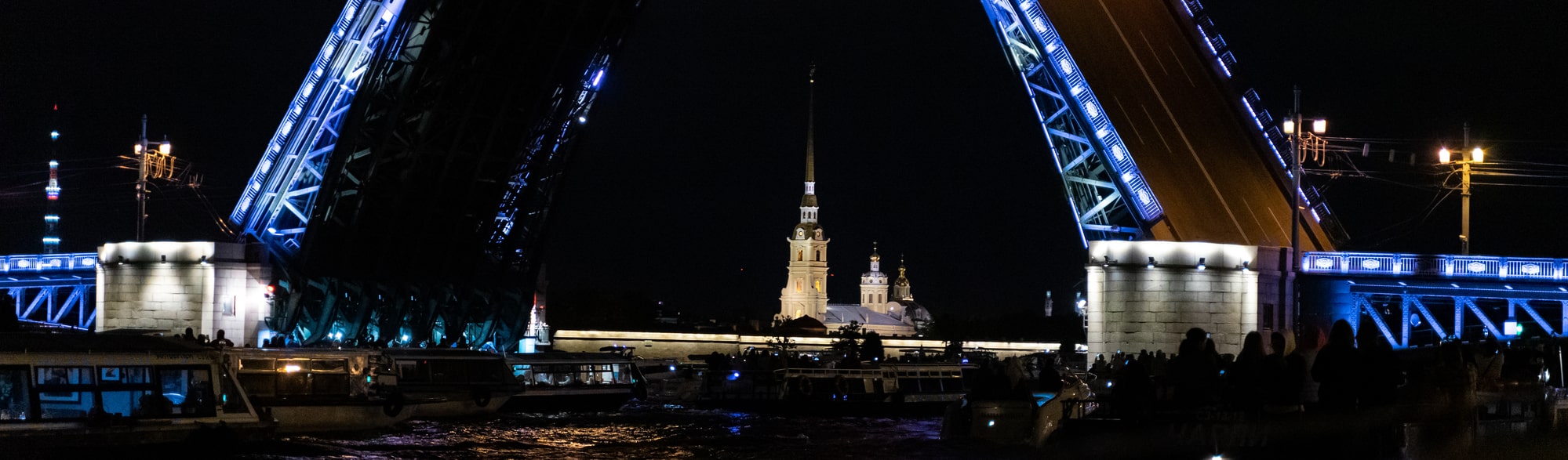 Большая ночная прогулка на теплоходе под развод мостов