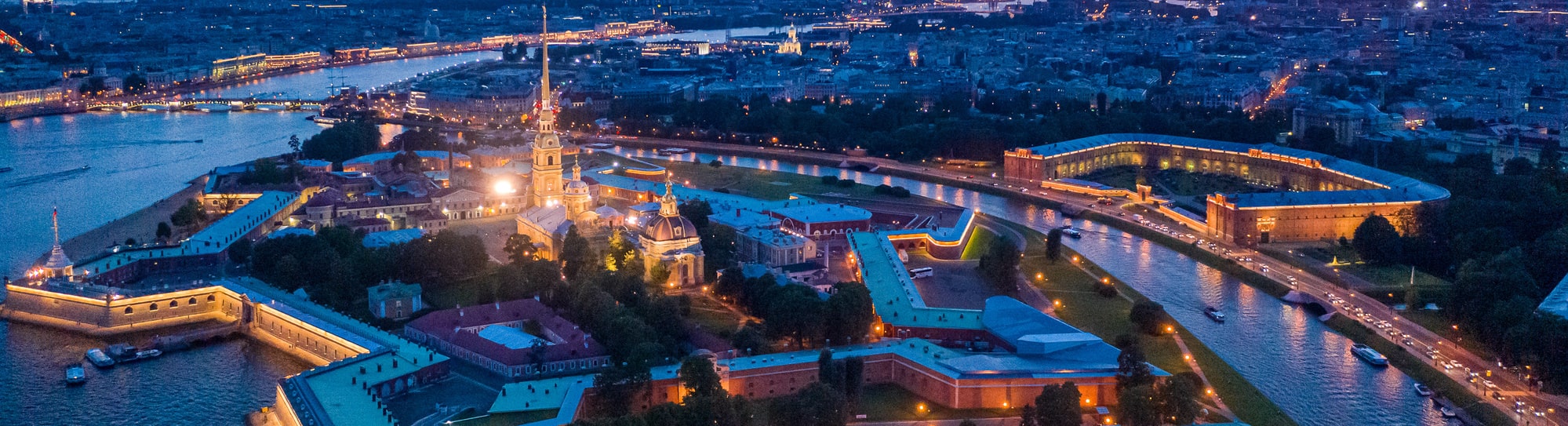 Петропавловская крепость: экскурсия ночью и развод мостов на теплоходе