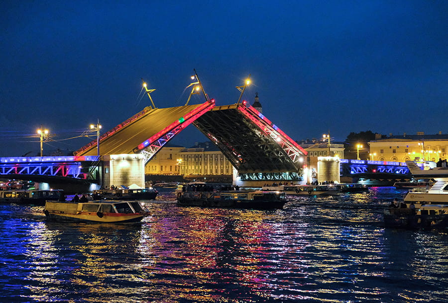 Ночная музыкальная прогулка под развод мостов в Санкт-Петербурге