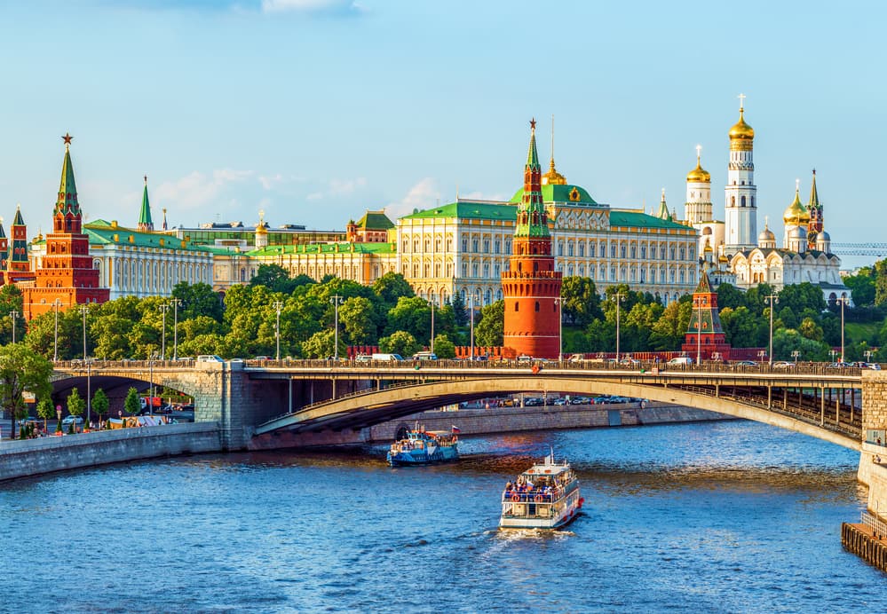 Обзорная речная прогулка на теплоходе по Москве
